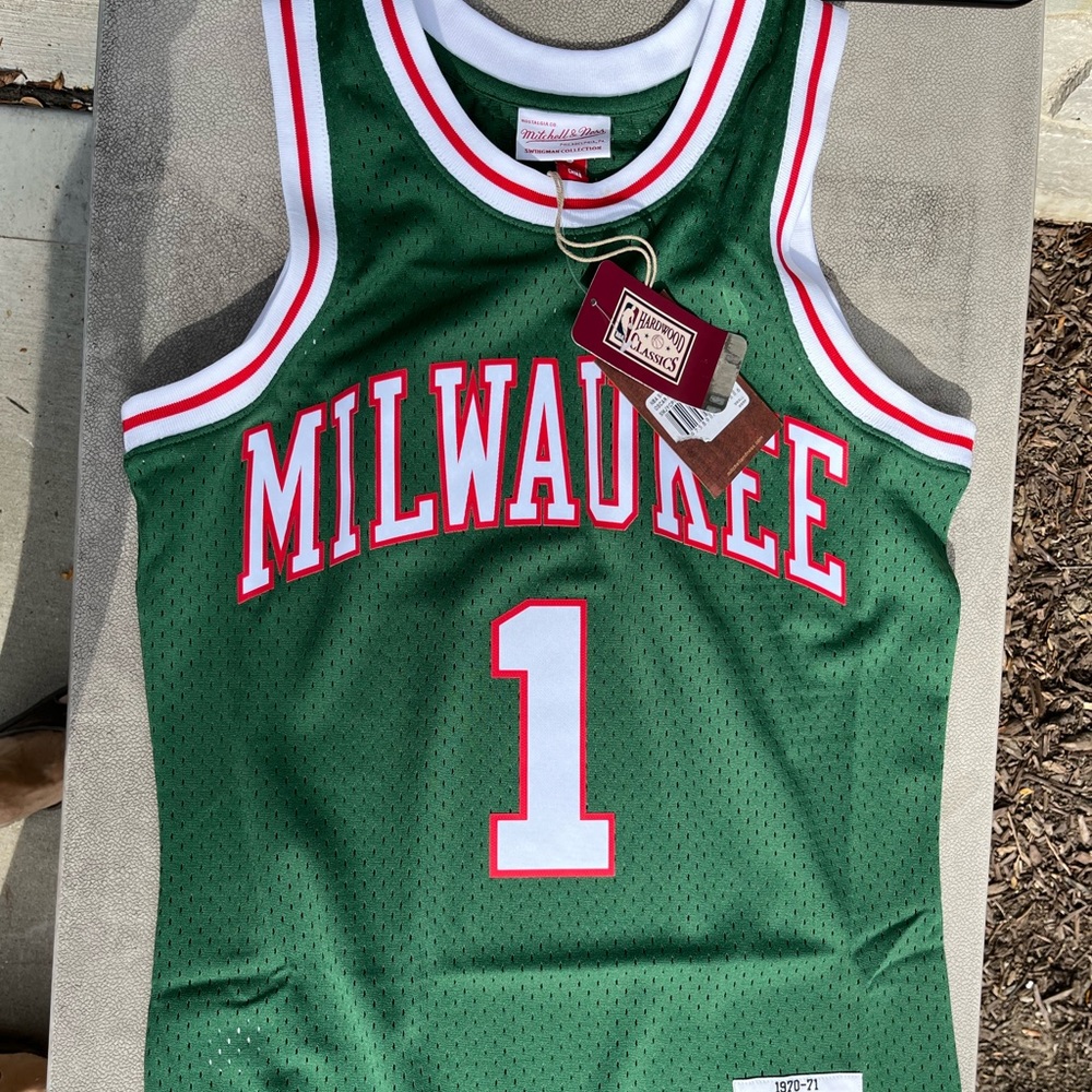 NWT Milwaukee Bucks Oscar Robertson jersey